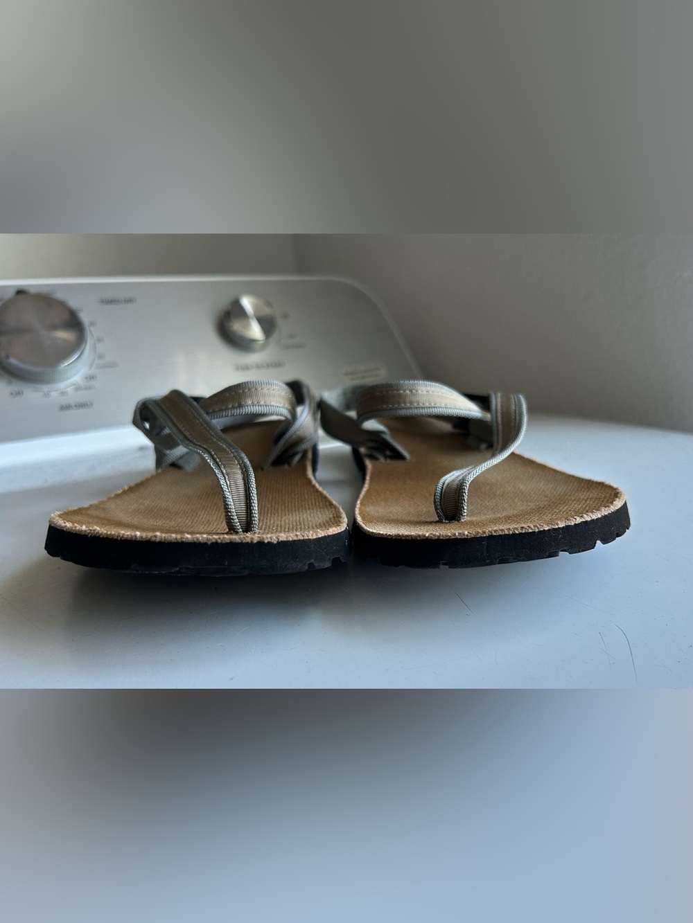 Earth Runners Alpha Sandals Women’s 7.5 in Charcoal Gray - Picture 5 of 6